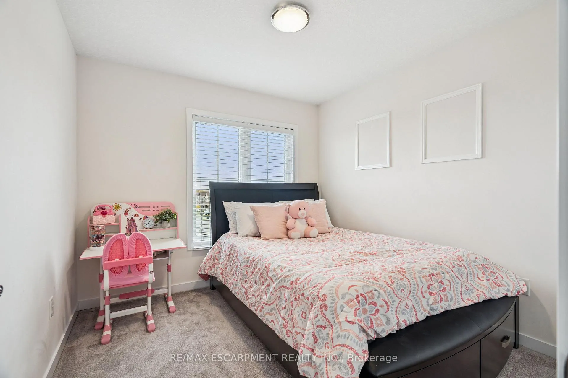 Photo 21 of 12 Crafter Crescent, Hamilton, Stoney Creek Mountain — HOMEH