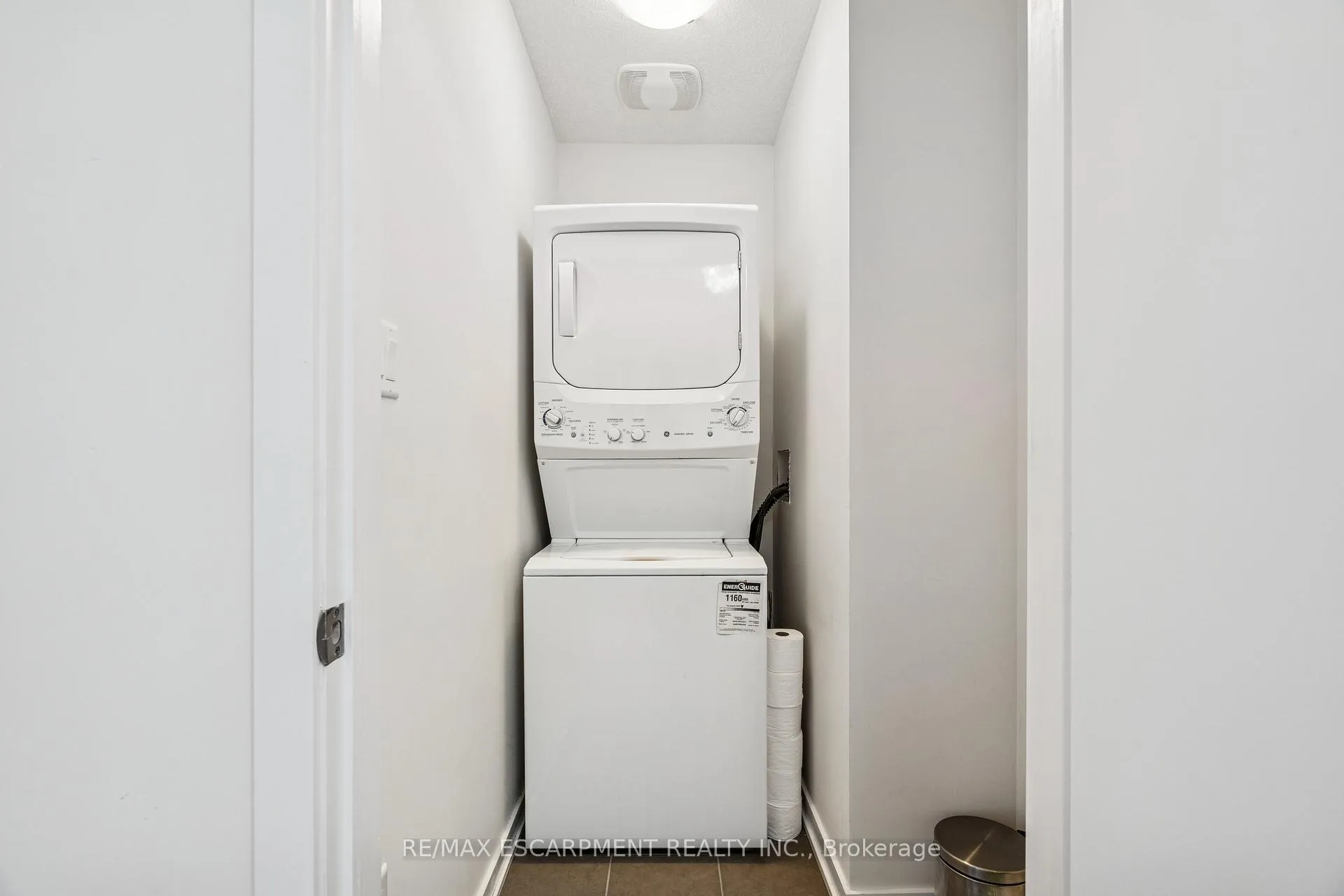 Photo 23 of 12 Crafter Crescent, Hamilton, Stoney Creek Mountain — HOMEH