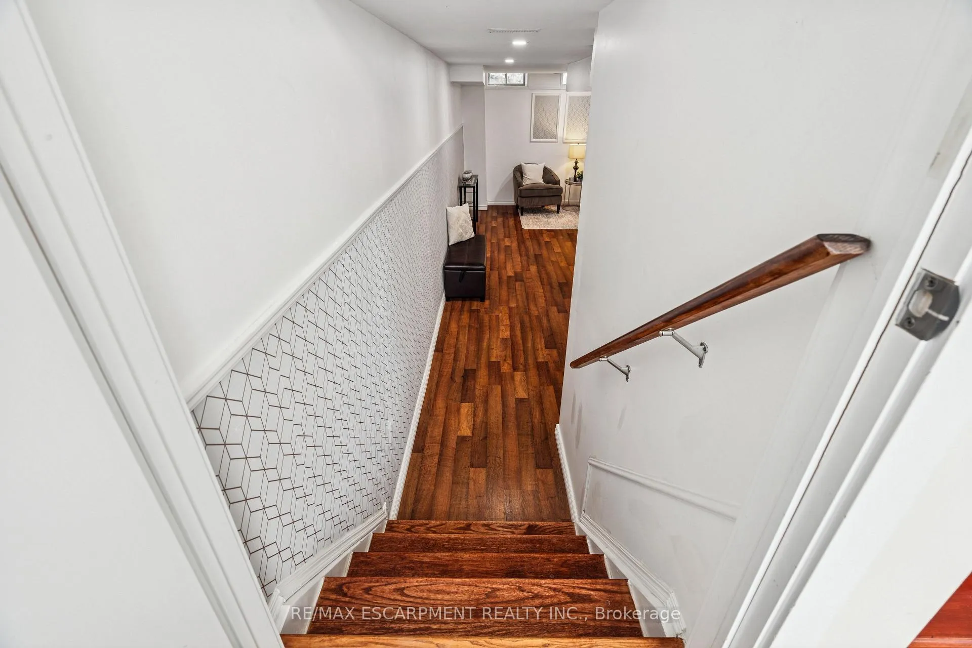 Photo 24 of 12 Crafter Crescent, Hamilton, Stoney Creek Mountain — HOMEH