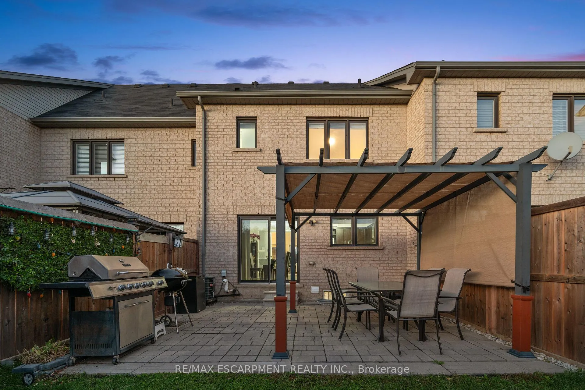 Photo 27 of 12 Crafter Crescent, Hamilton, Stoney Creek Mountain — HOMEH