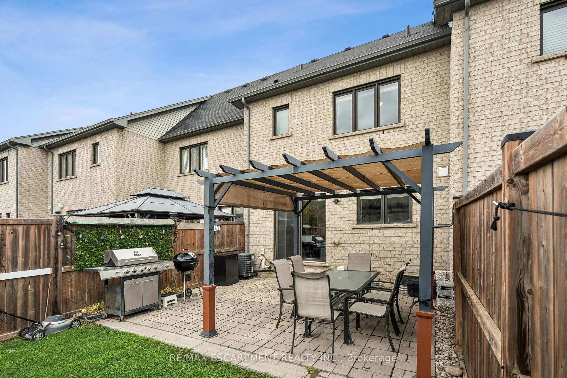 Photo 28 of 12 Crafter Crescent, Hamilton, Stoney Creek Mountain — HOMEH