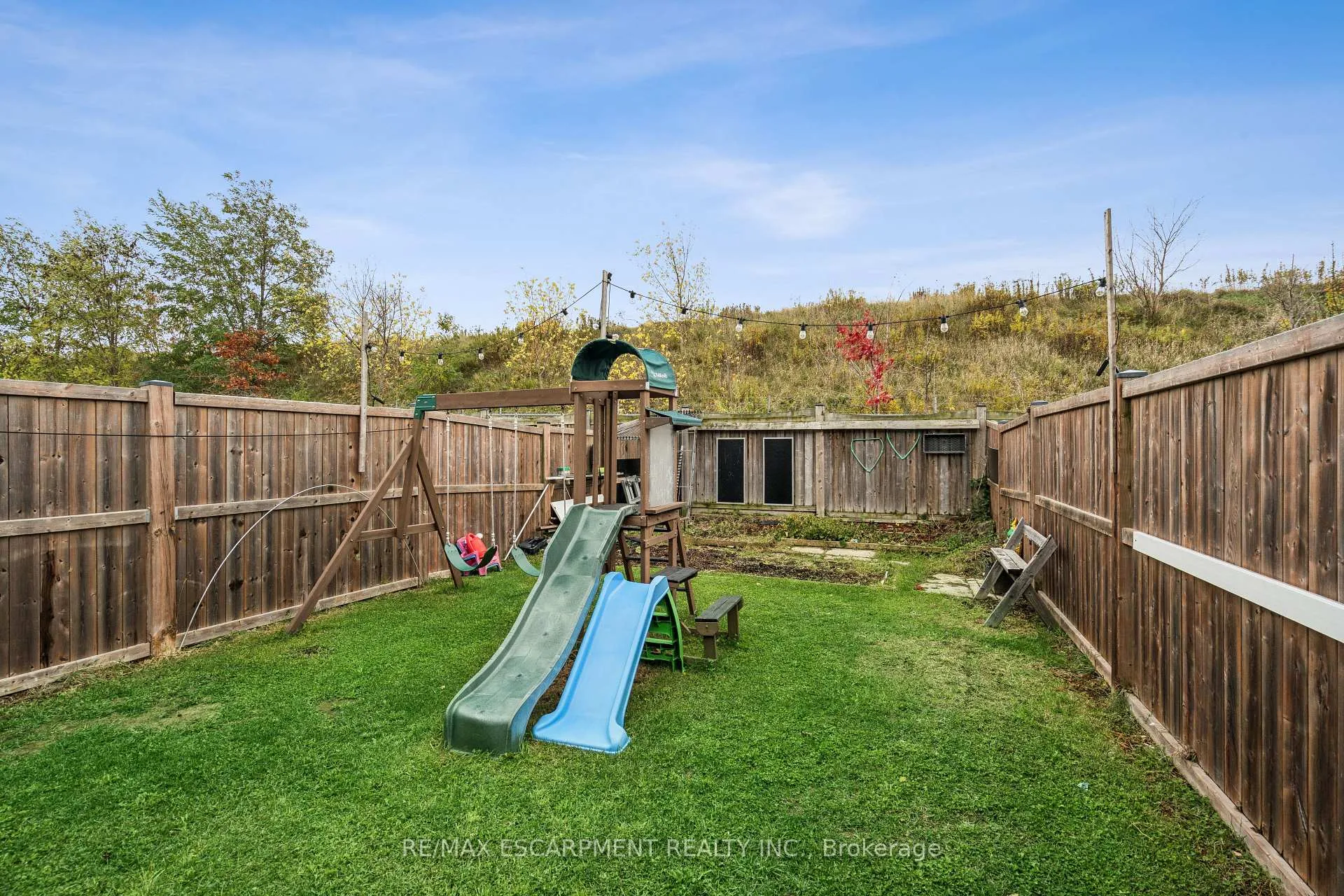Photo 32 of 12 Crafter Crescent, Hamilton, Stoney Creek Mountain — HOMEH