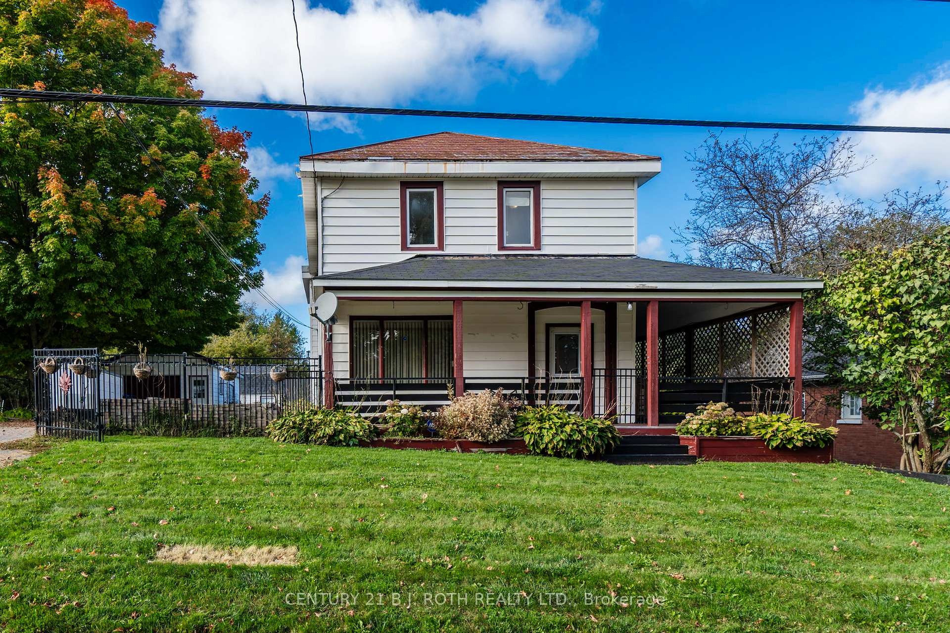 Front of 326 Lafontaine Road W