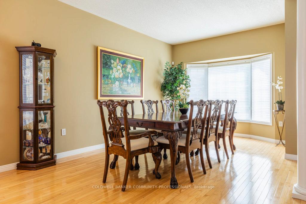 Photo 4 of 229 Gatestone Drive, Hamilton, Stoney Creek Mountain — HOMEH