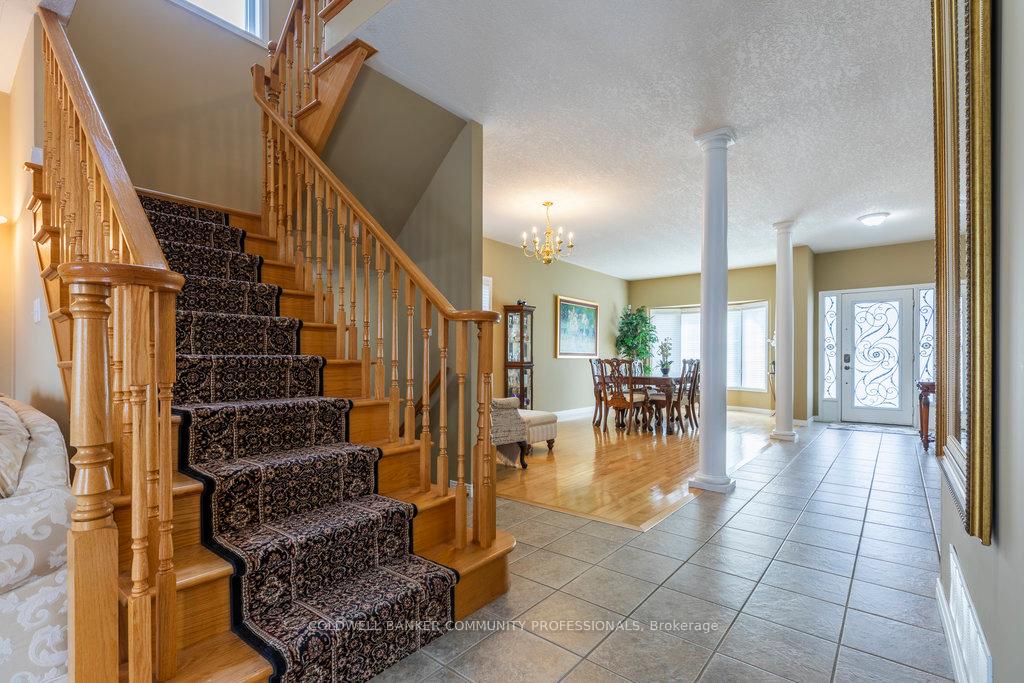 Photo 2 of 229 Gatestone Drive, Hamilton, Stoney Creek Mountain — HOMEH