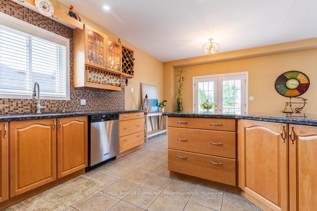 Photo 14 of 229 Gatestone Drive, Hamilton, Stoney Creek Mountain — HOMEH