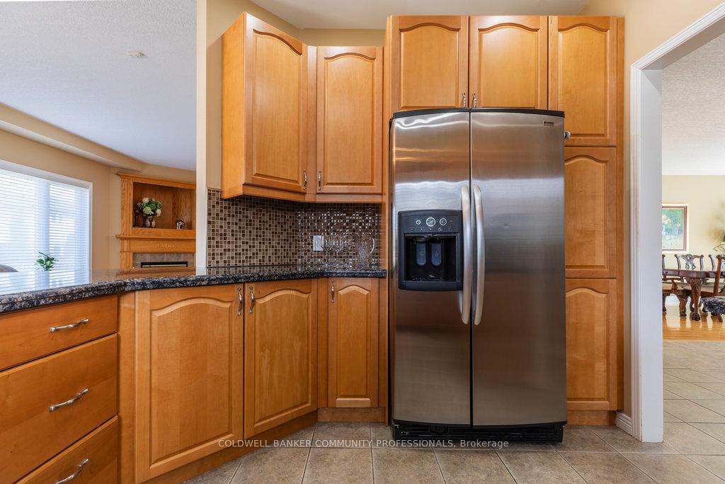 Photo 6 of 229 Gatestone Drive, Hamilton, Stoney Creek Mountain — HOMEH