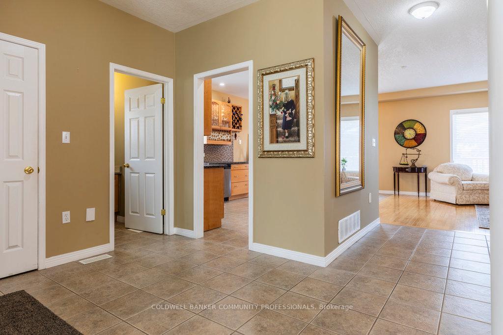 Photo 9 of 229 Gatestone Drive, Hamilton, Stoney Creek Mountain — HOMEH