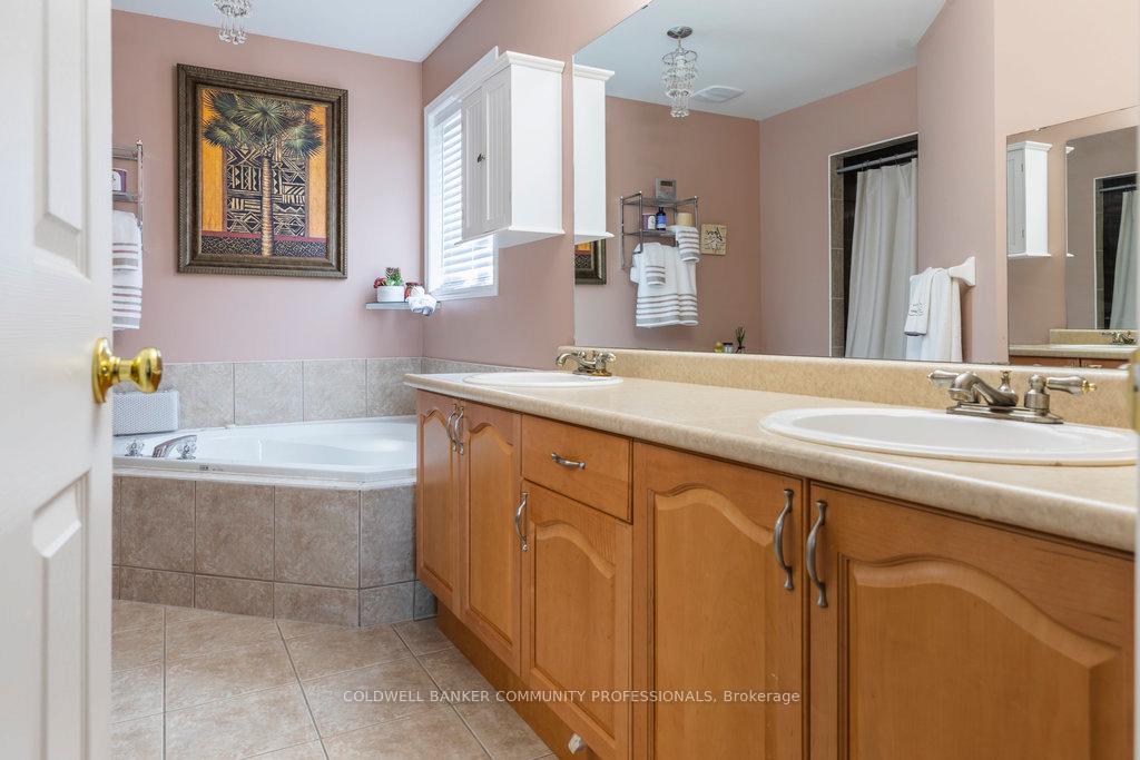 Photo 12 of 229 Gatestone Drive, Hamilton, Stoney Creek Mountain — HOMEH