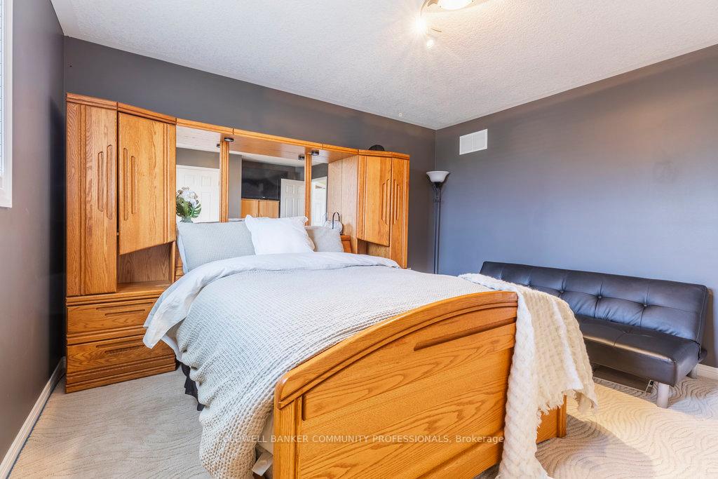 Photo 11 of 229 Gatestone Drive, Hamilton, Stoney Creek Mountain — HOMEH