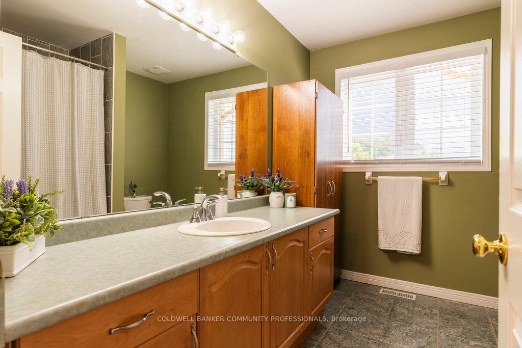 Photo 17 of 229 Gatestone Drive, Hamilton, Stoney Creek Mountain — HOMEH