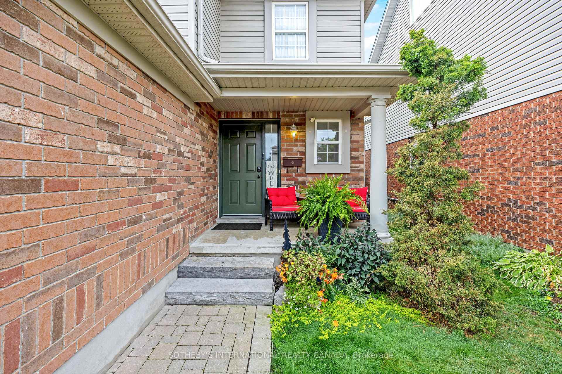 Photo 4 of 61 Darling Crescent, Guelph, Pineridge/Westminster Woods — HOMEH