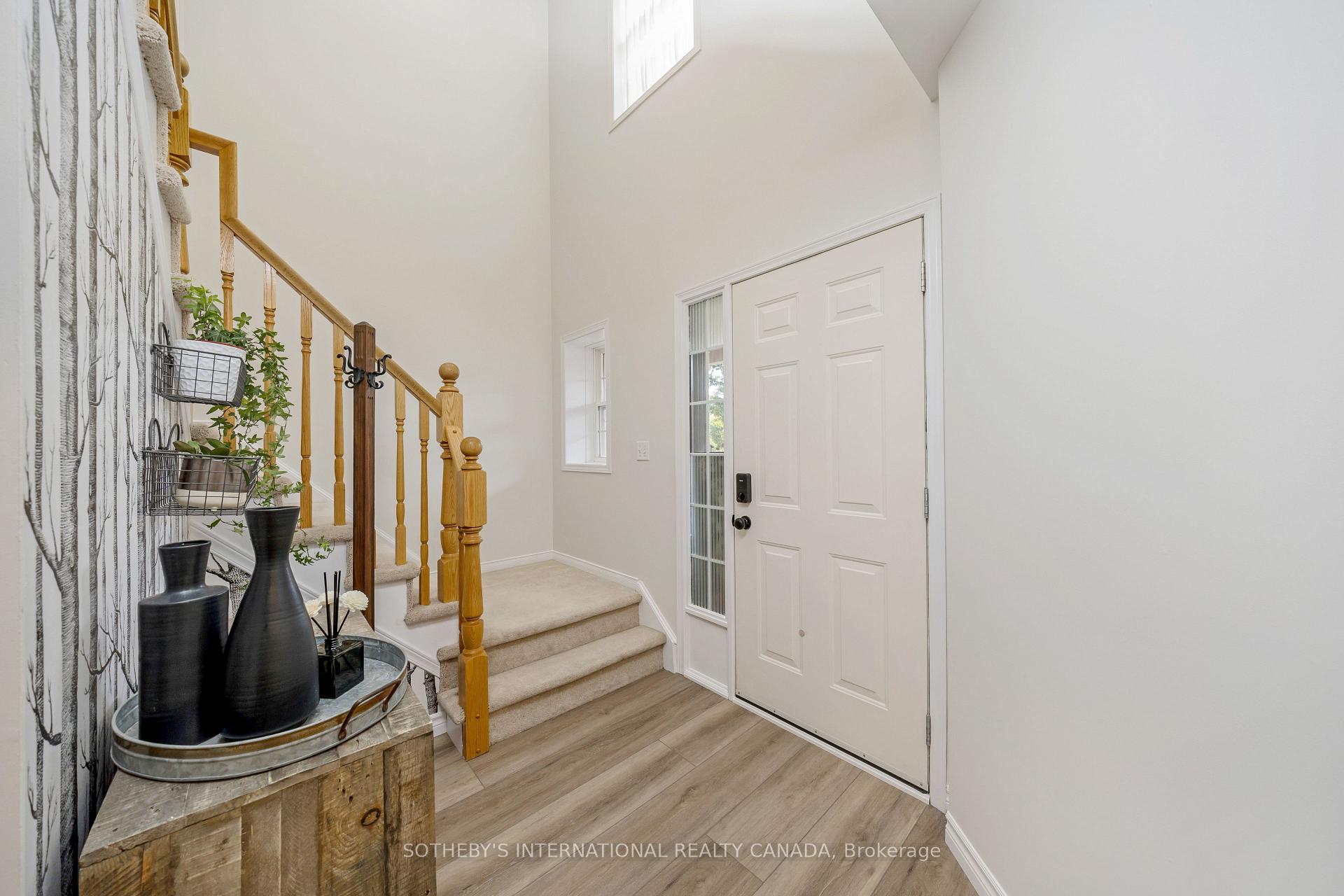Photo 5 of 61 Darling Crescent, Guelph, Pineridge/Westminster Woods — HOMEH