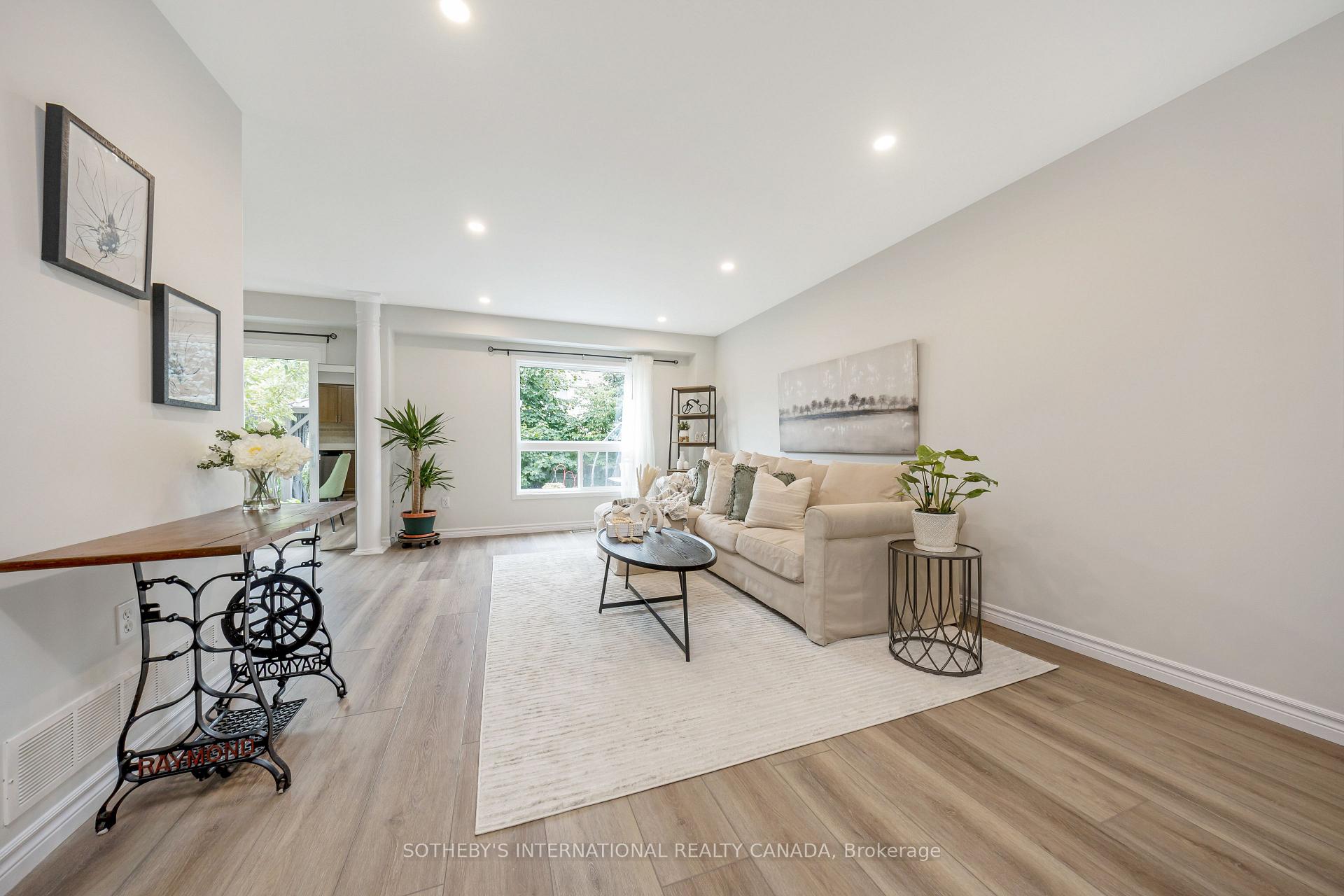 Photo 6 of 61 Darling Crescent, Guelph, Pineridge/Westminster Woods — HOMEH