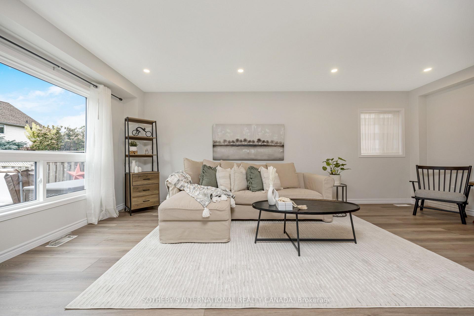 Photo 7 of 61 Darling Crescent, Guelph, Pineridge/Westminster Woods — HOMEH