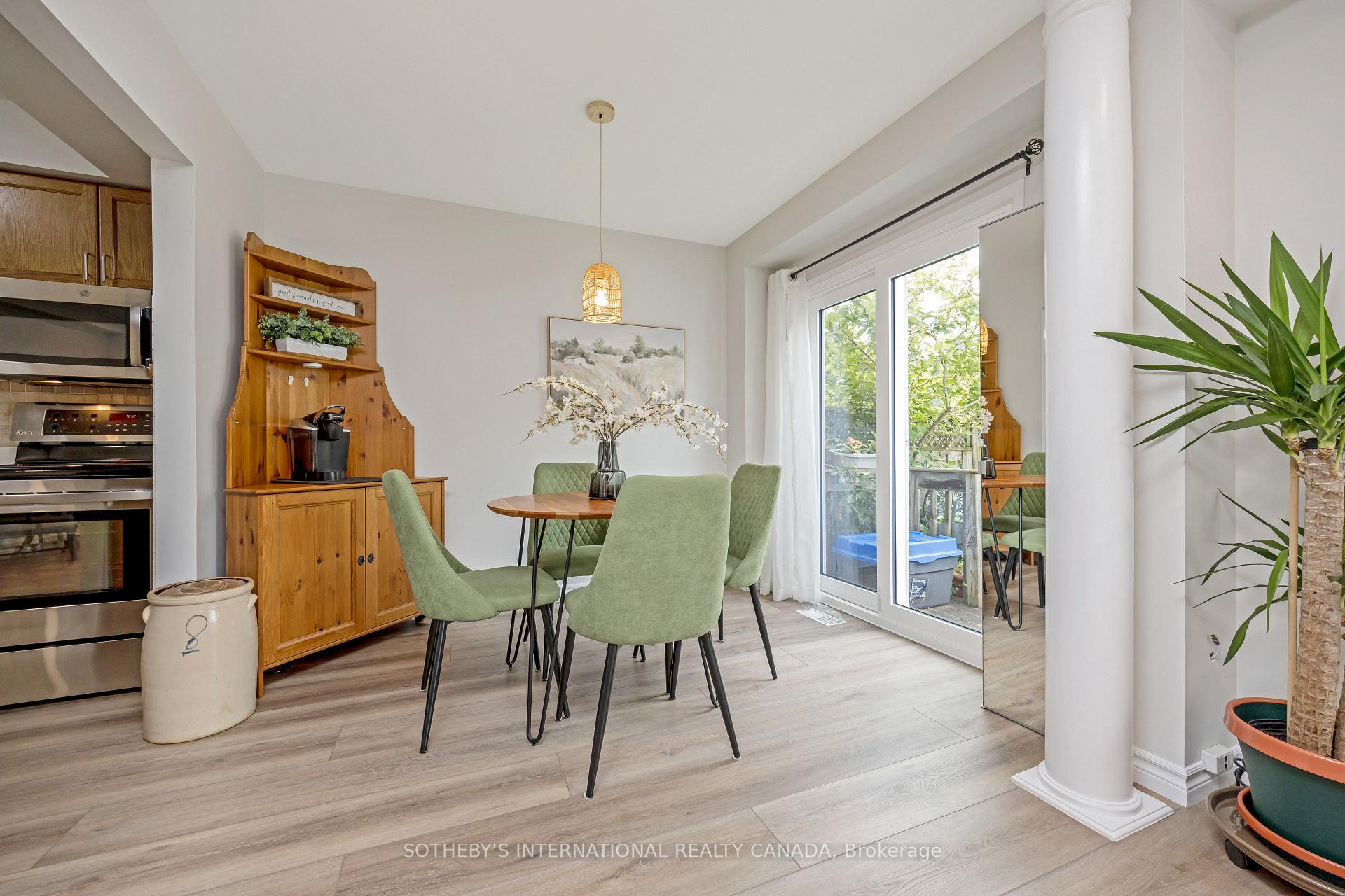 Photo 9 of 61 Darling Crescent, Guelph, Pineridge/Westminster Woods — HOMEH