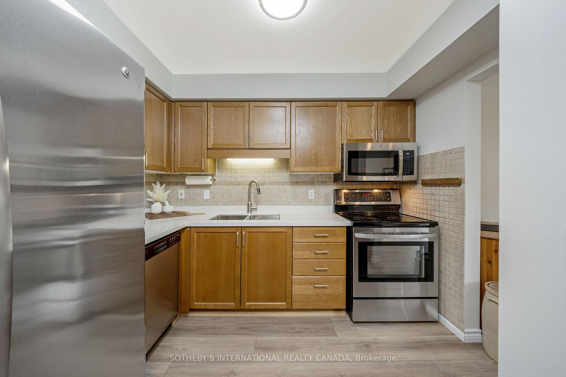 Photo 12 of 61 Darling Crescent, Guelph, Pineridge/Westminster Woods — HOMEH