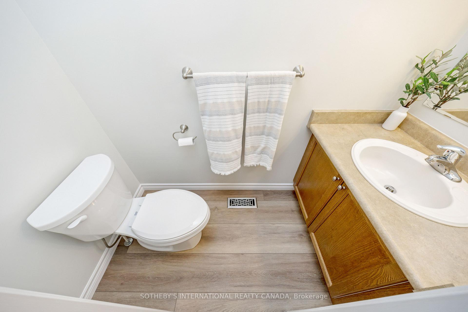 Photo 15 of 61 Darling Crescent, Guelph, Pineridge/Westminster Woods — HOMEH
