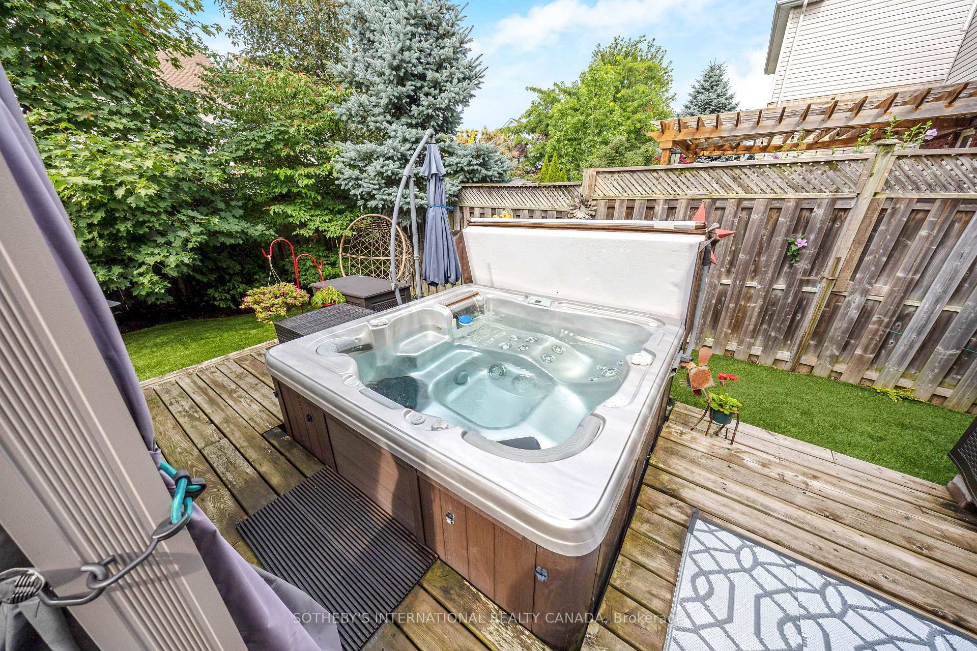 Photo 24 of 61 Darling Crescent, Guelph, Pineridge/Westminster Woods — HOMEH