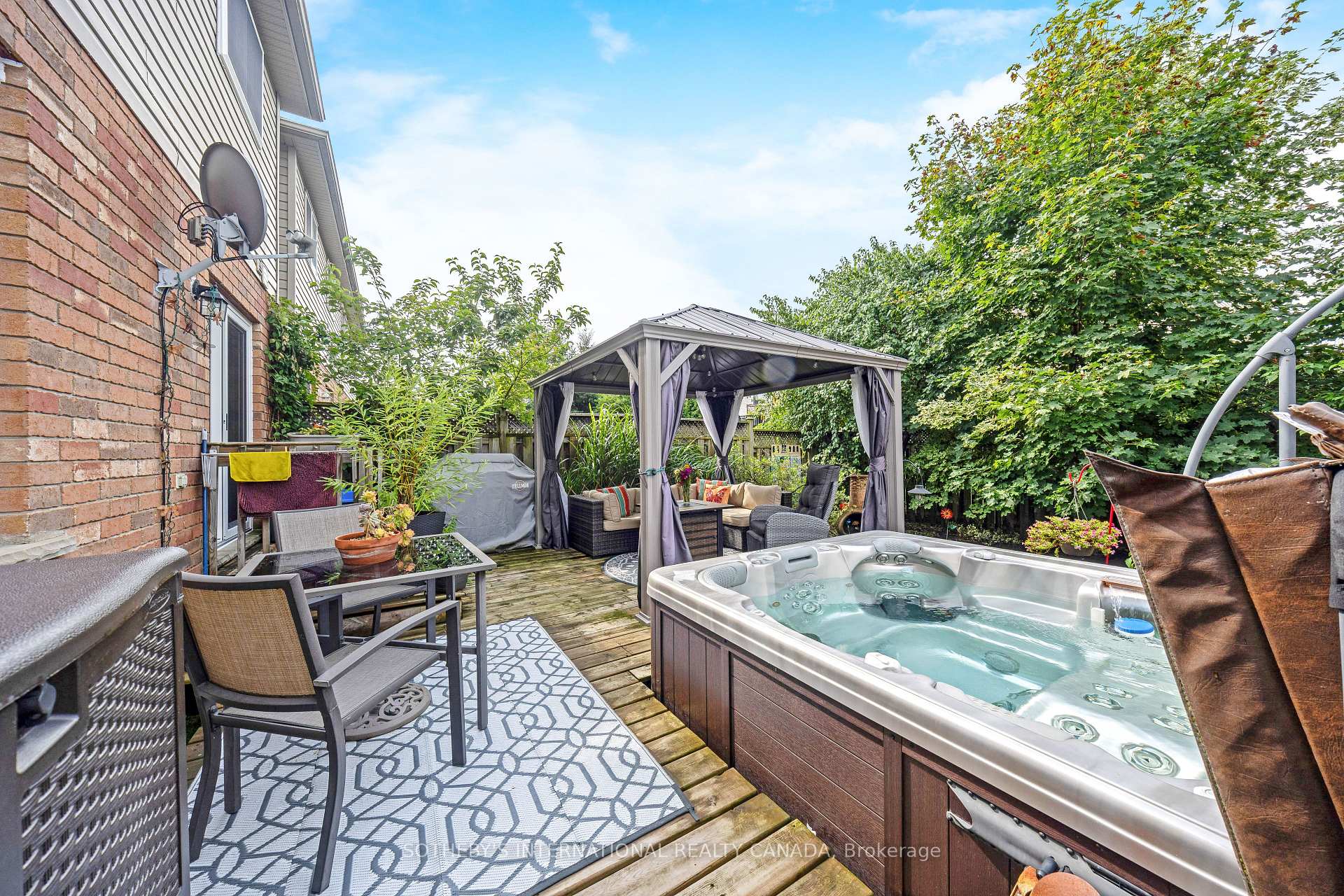 Photo 25 of 61 Darling Crescent, Guelph, Pineridge/Westminster Woods — HOMEH