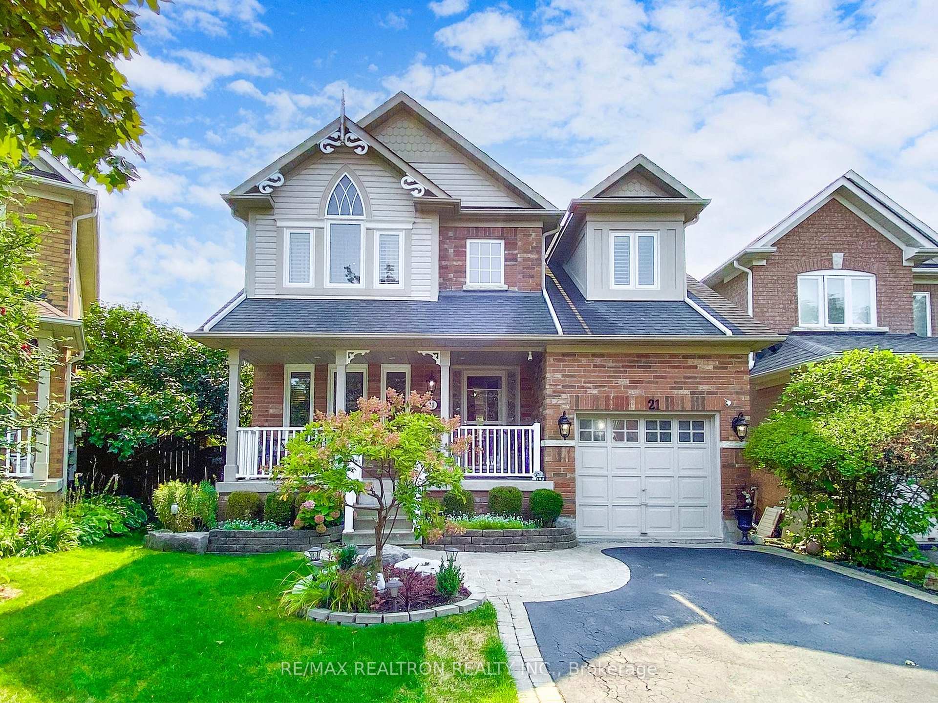 Front of 21 Watkins Glen Crescent
