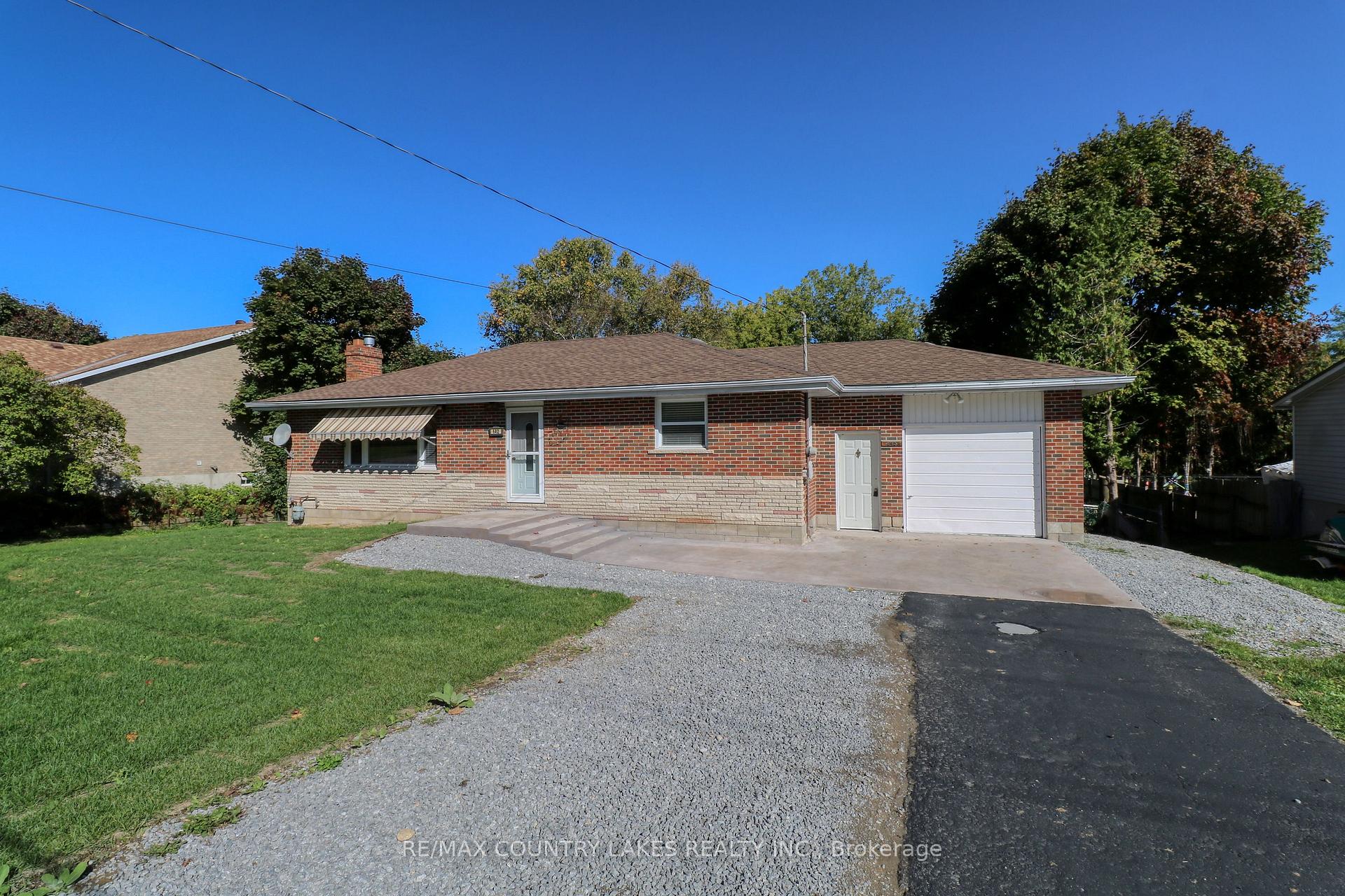Front of 642 Simcoe Street