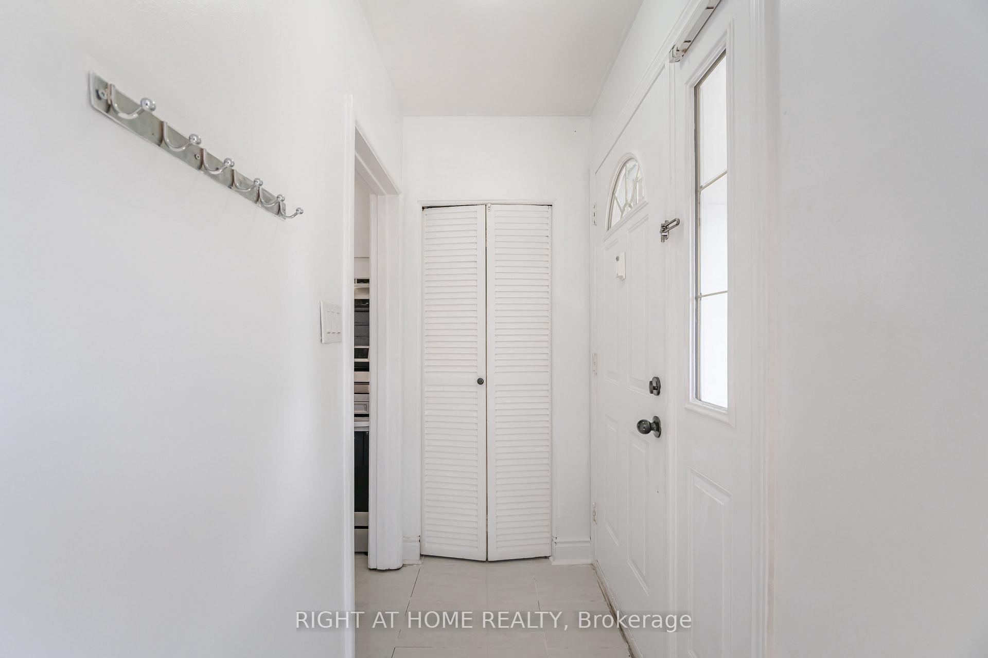 Photo 4 of 78 Sanford Crescent, Brampton, Northwood Park — HOMEH