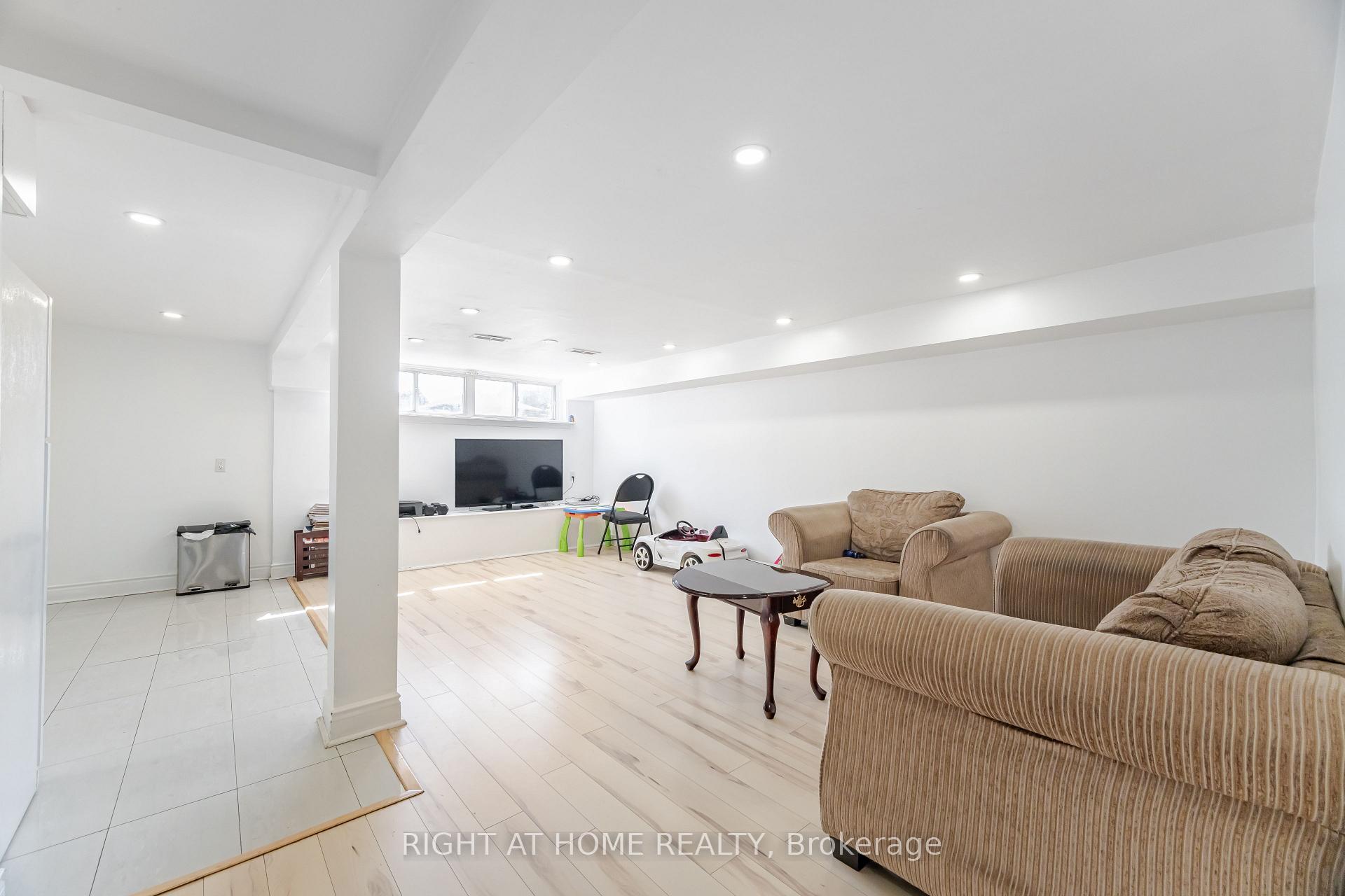 Photo 22 of 78 Sanford Crescent, Brampton, Northwood Park — HOMEH
