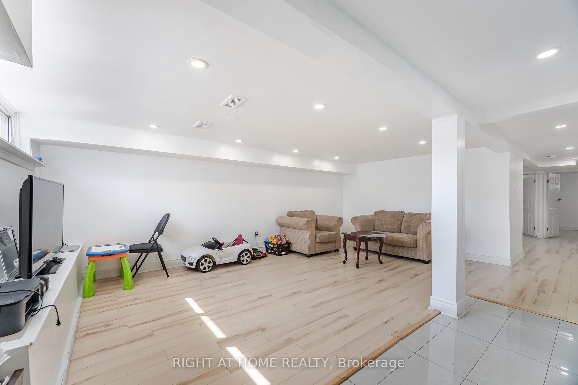 Photo 24 of 78 Sanford Crescent, Brampton, Northwood Park — HOMEH