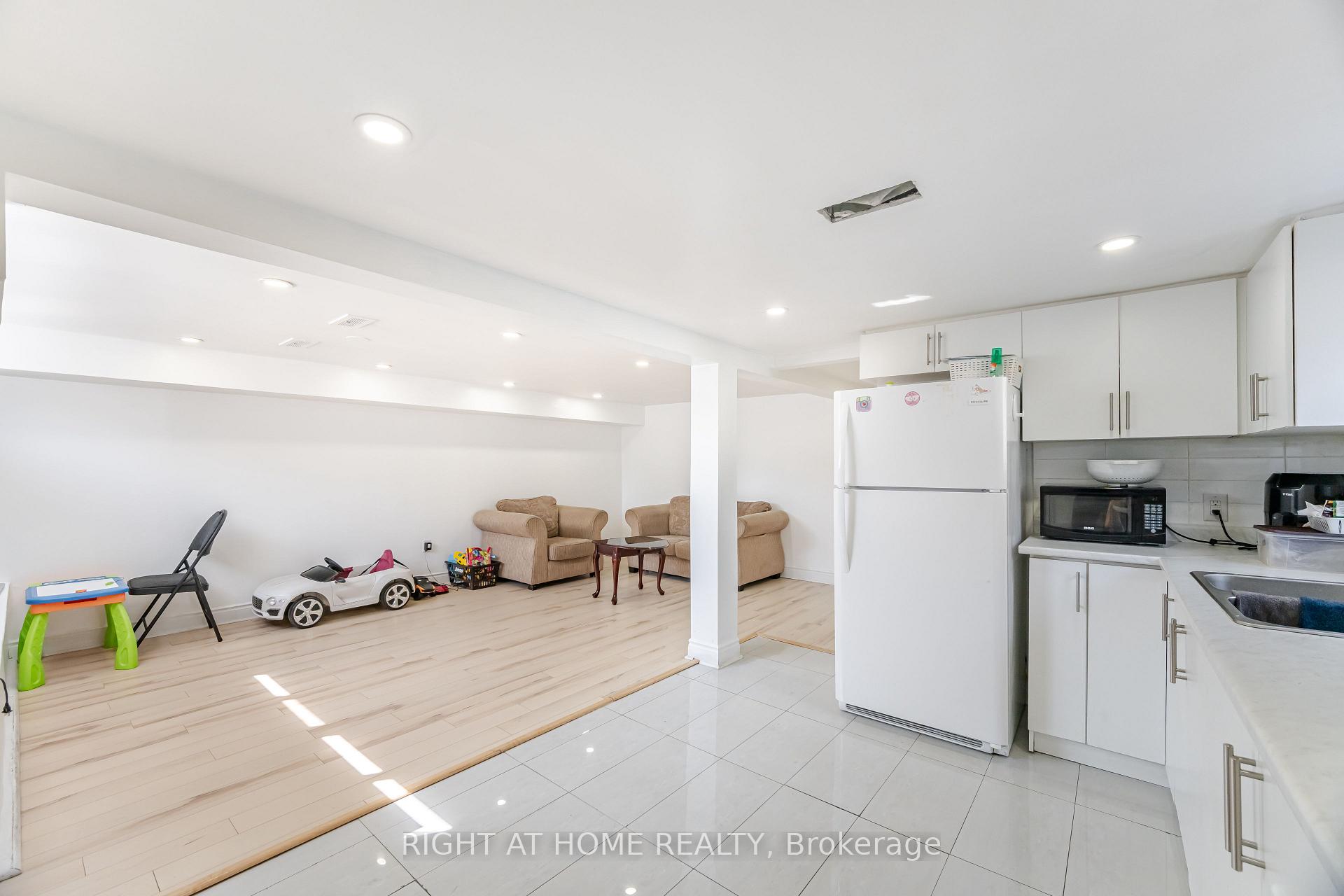 Photo 23 of 78 Sanford Crescent, Brampton, Northwood Park — HOMEH