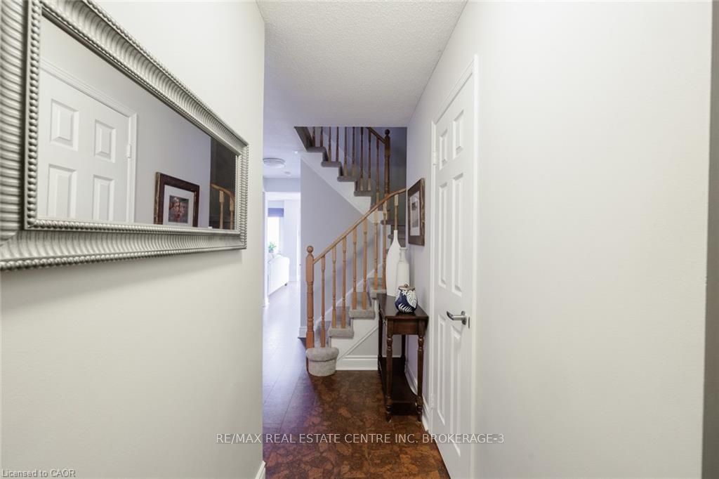 Photo 2 of 41 Wallace Drive, Barrie, Northwest — HOMEH