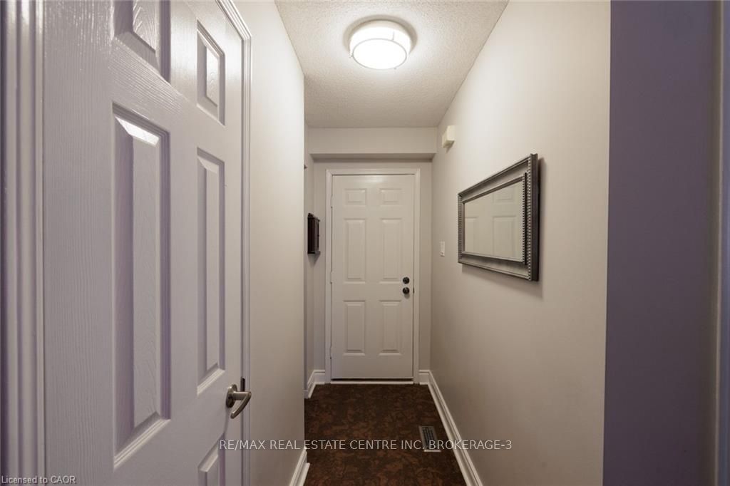 Photo 3 of 41 Wallace Drive, Barrie, Northwest — HOMEH