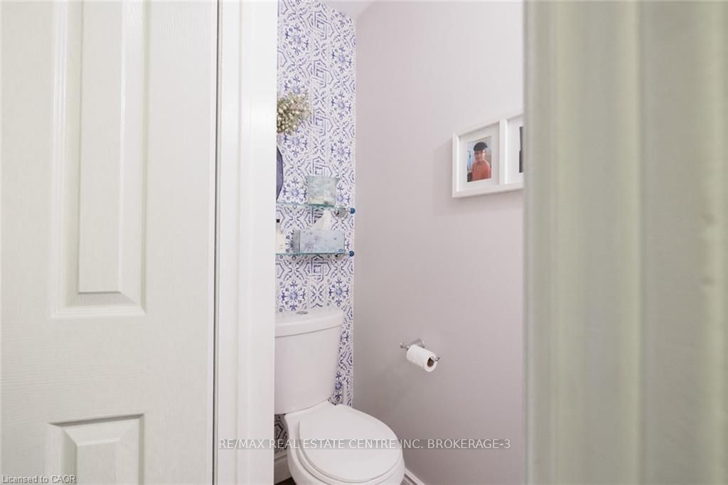 Photo 4 of 41 Wallace Drive, Barrie, Northwest — HOMEH