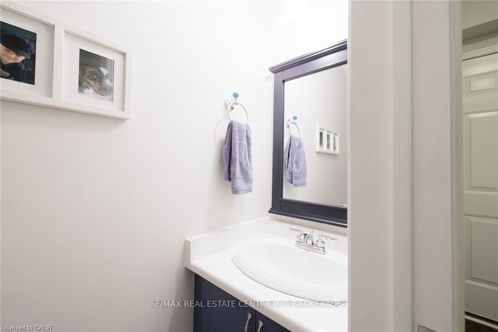 Photo 5 of 41 Wallace Drive, Barrie, Northwest — HOMEH