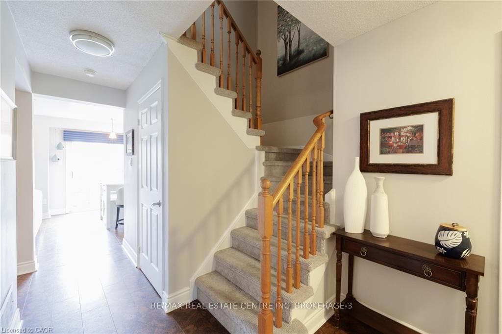 Photo 7 of 41 Wallace Drive, Barrie, Northwest — HOMEH