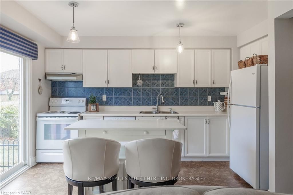 Photo 11 of 41 Wallace Drive, Barrie, Northwest — HOMEH