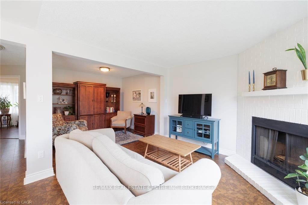 Photo 13 of 41 Wallace Drive, Barrie, Northwest — HOMEH