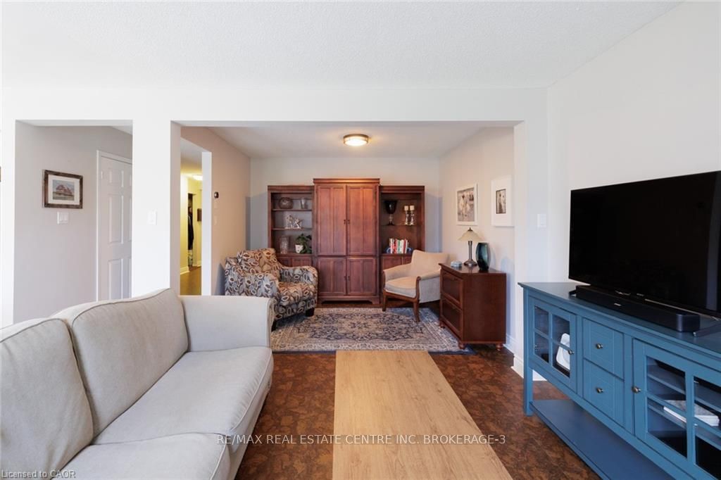 Photo 14 of 41 Wallace Drive, Barrie, Northwest — HOMEH