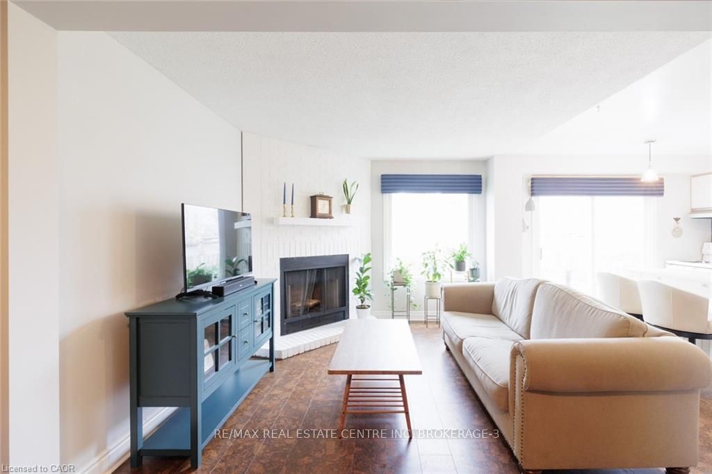 Photo 15 of 41 Wallace Drive, Barrie, Northwest — HOMEH