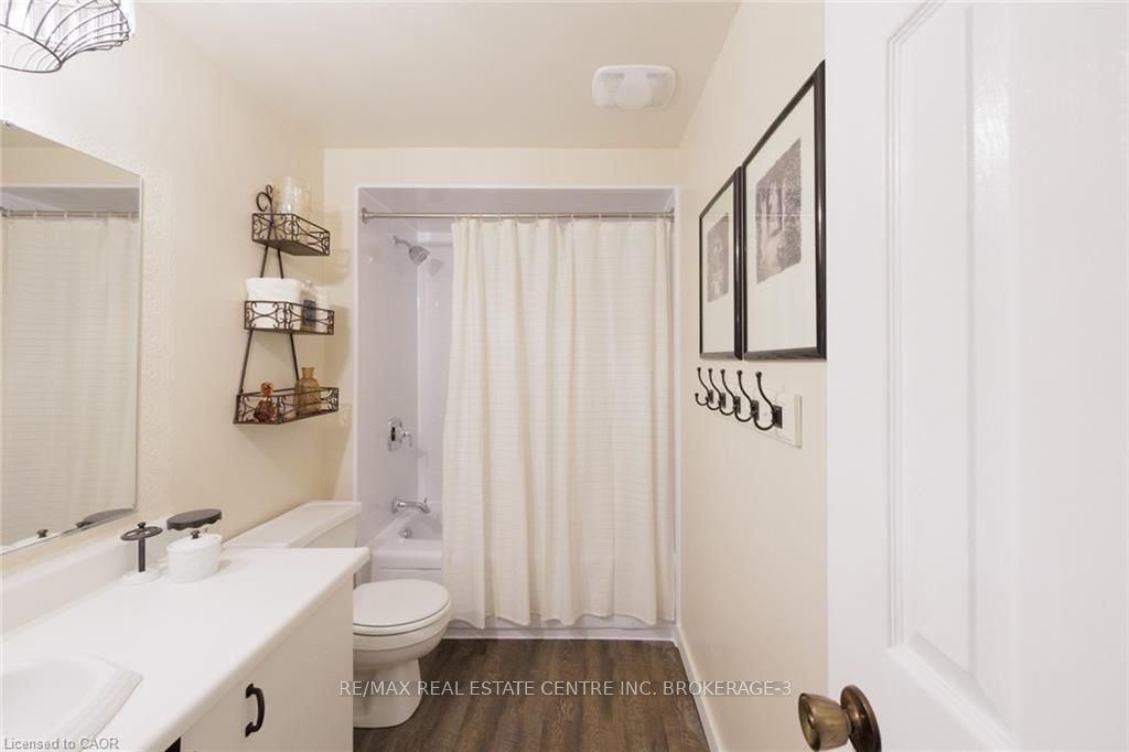 Photo 18 of 41 Wallace Drive, Barrie, Northwest — HOMEH