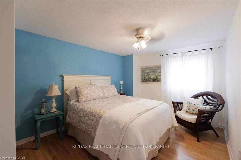 Photo 21 of 41 Wallace Drive, Barrie, Northwest — HOMEH