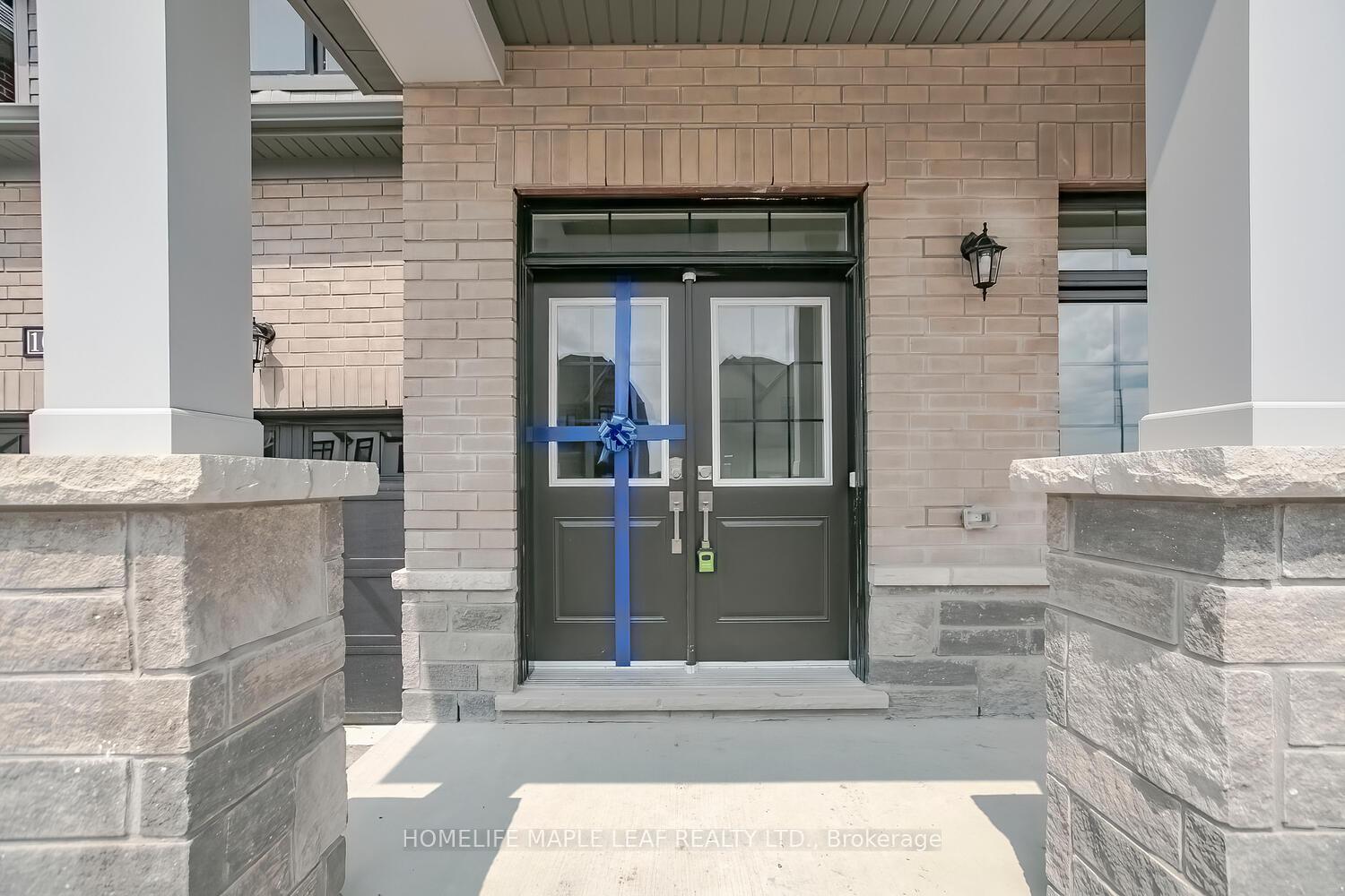 Photo 2 of 1046 Thompson Drive, Oshawa, Kedron — HOMEH
