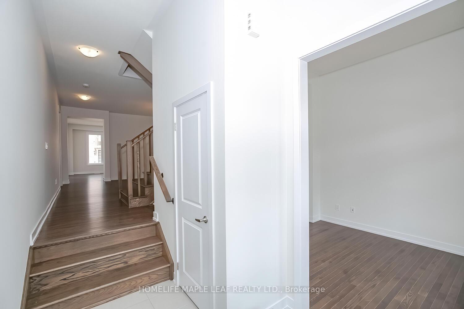 Photo 4 of 1046 Thompson Drive, Oshawa, Kedron — HOMEH