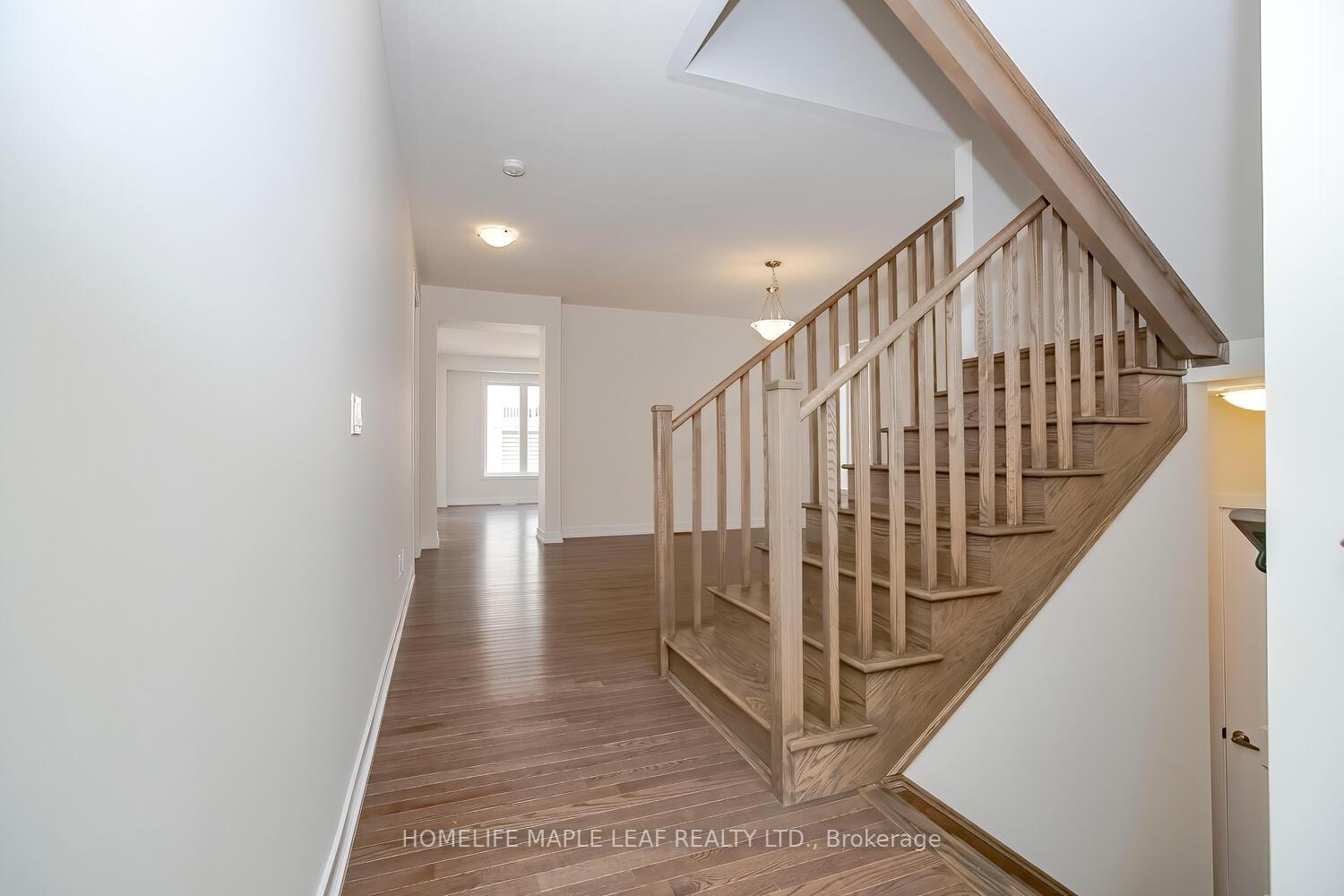Photo 5 of 1046 Thompson Drive, Oshawa, Kedron — HOMEH