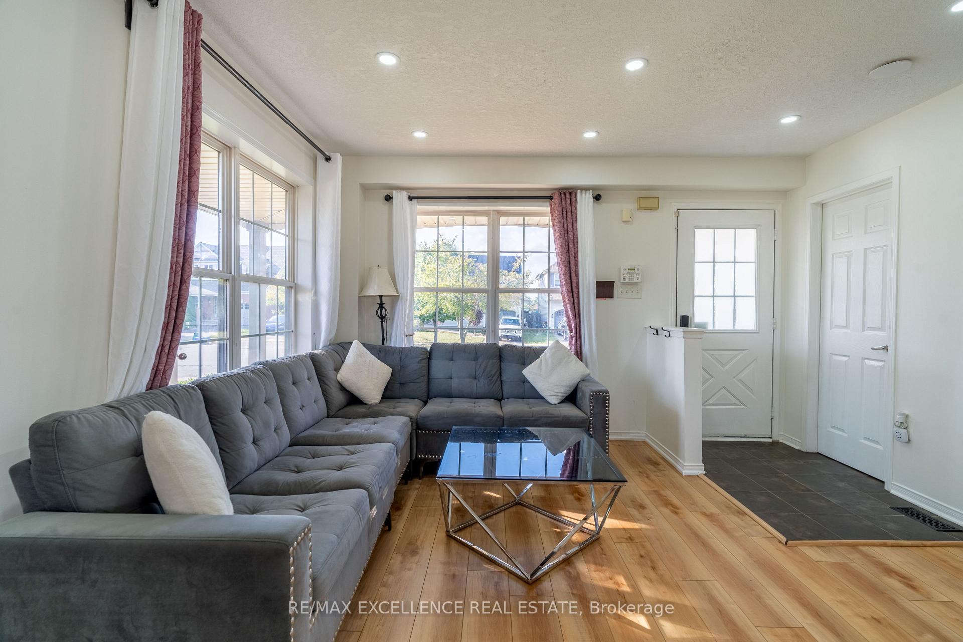 Photo 2 of 7 Gaydon Way, Brant, Brantford Twp — HOMEH
