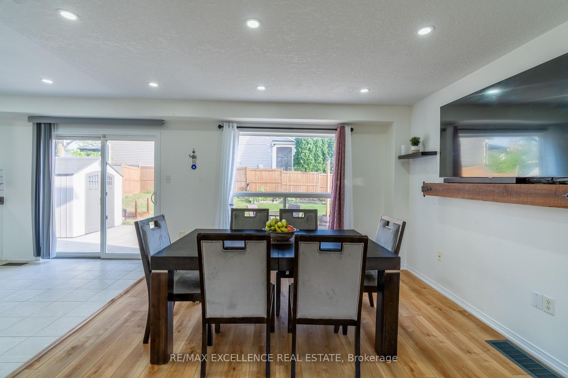 Photo 5 of 7 Gaydon Way, Brant, Brantford Twp — HOMEH