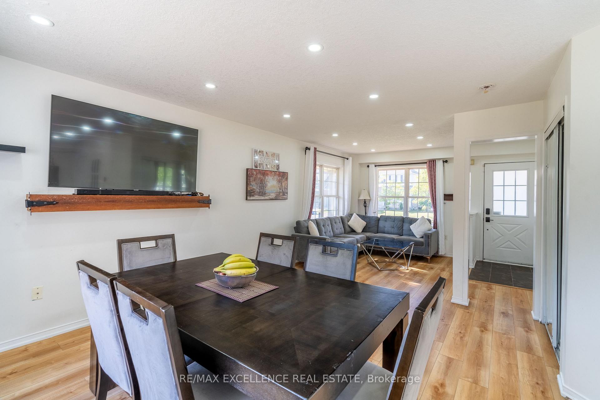Photo 8 of 7 Gaydon Way, Brant, Brantford Twp — HOMEH