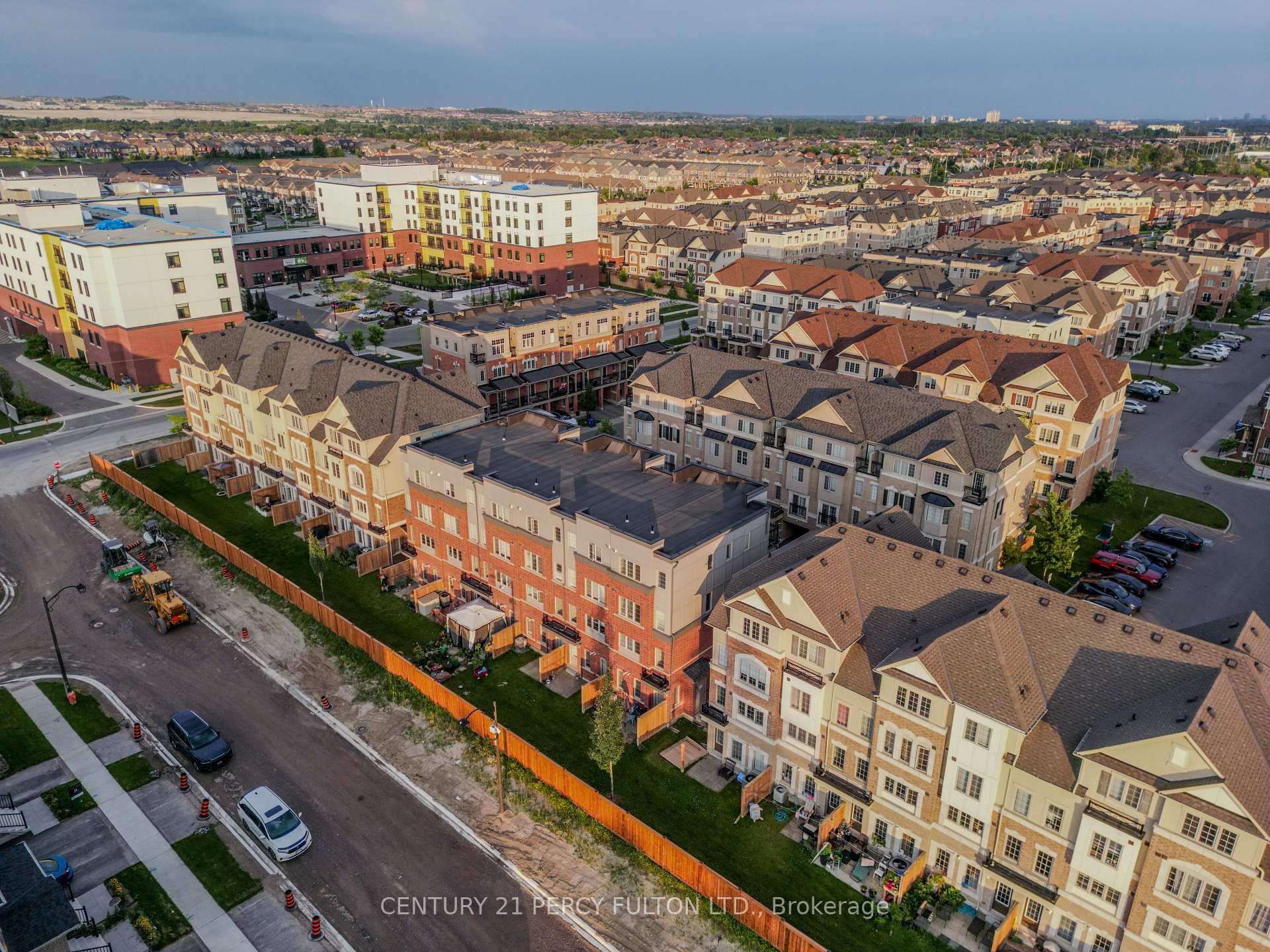 Photo 5 of Unit 21, 2526 Bromus Path, Oshawa, Windfields — HOMEH