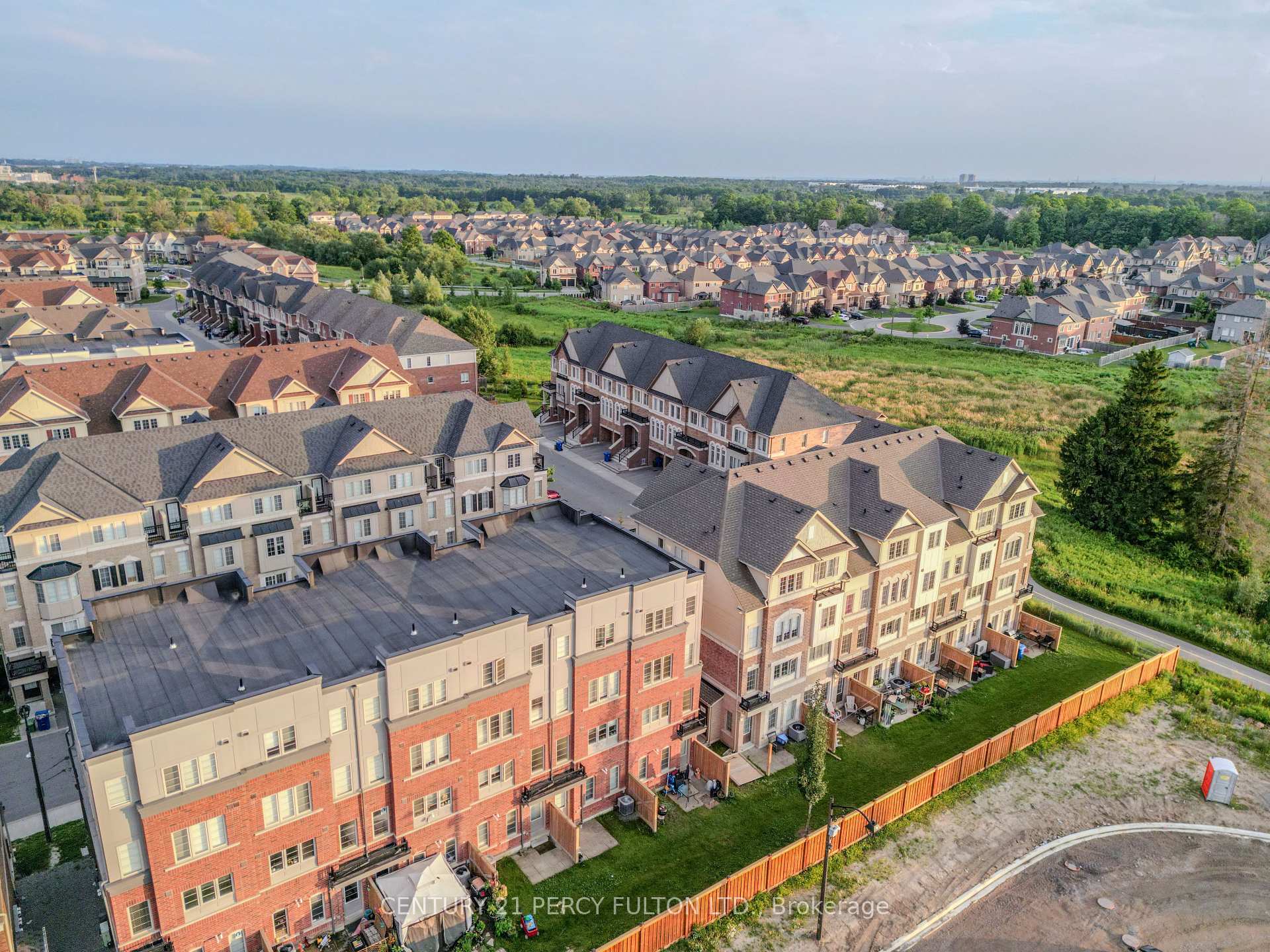 Photo 7 of Unit 21, 2526 Bromus Path, Oshawa, Windfields — HOMEH