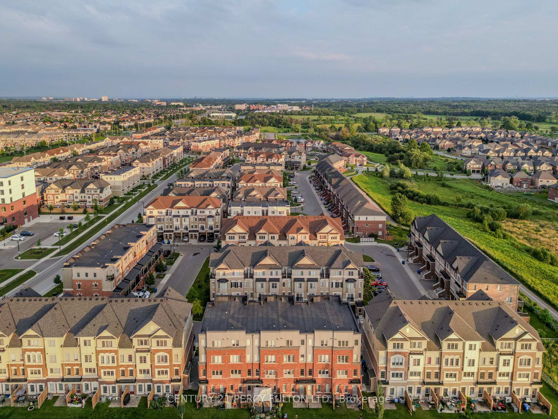 Photo 6 of Unit 21, 2526 Bromus Path, Oshawa, Windfields — HOMEH